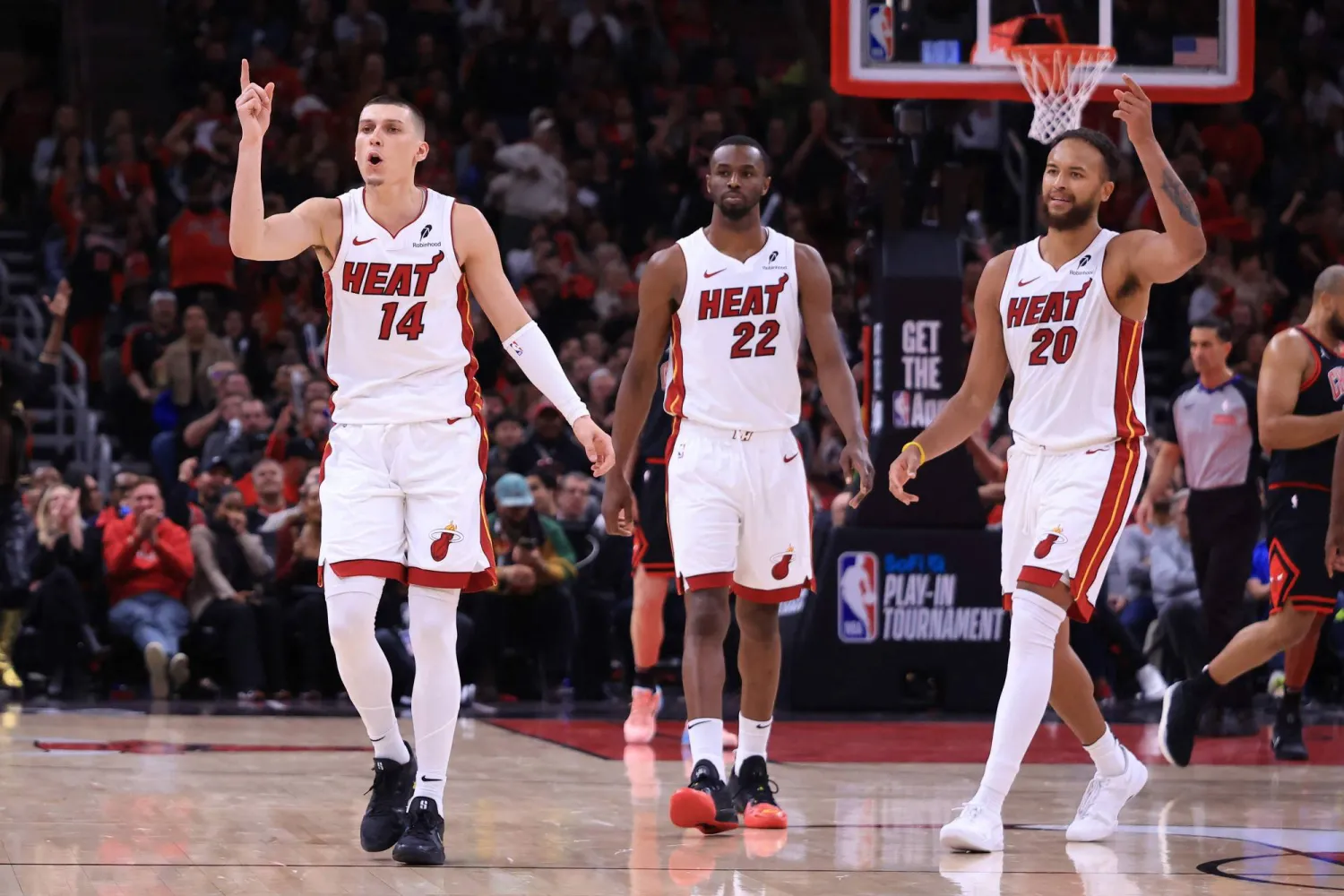 أحرز تايلر هيرو 38 نقطة ليقود ميامي هيت لفوز ساحق (أ.ف.ب)