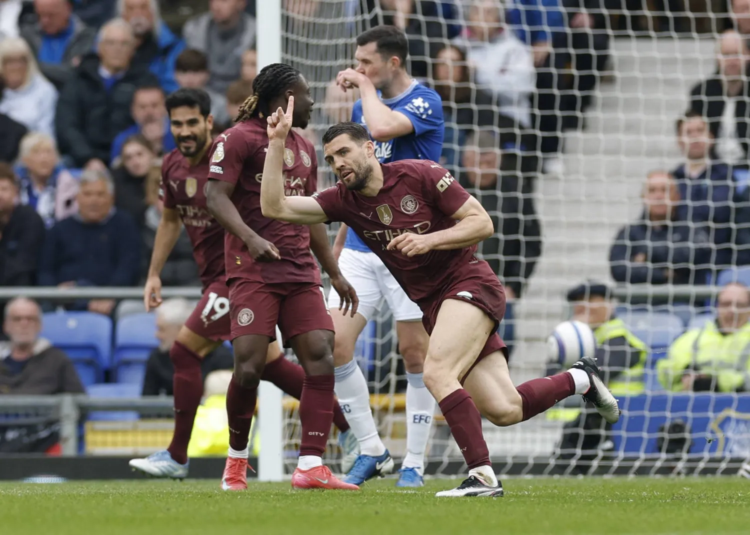 Soccer Football - Premier League - Everton v Manchester City - Goodison Park, Liverpool, Britain - April 19, 2025 Manchester City's Mateo Kovacic celebrates scoring their second goal Action Images via Reuters/Jason Cairnduff 