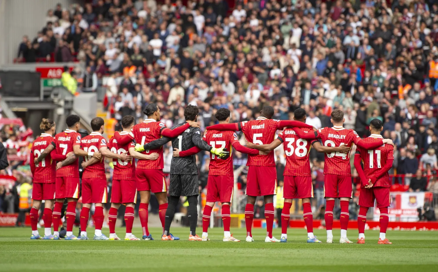 ليفربول سيطر على الصدارة منذ انطلاقة الدوري (إ.ب.أ)