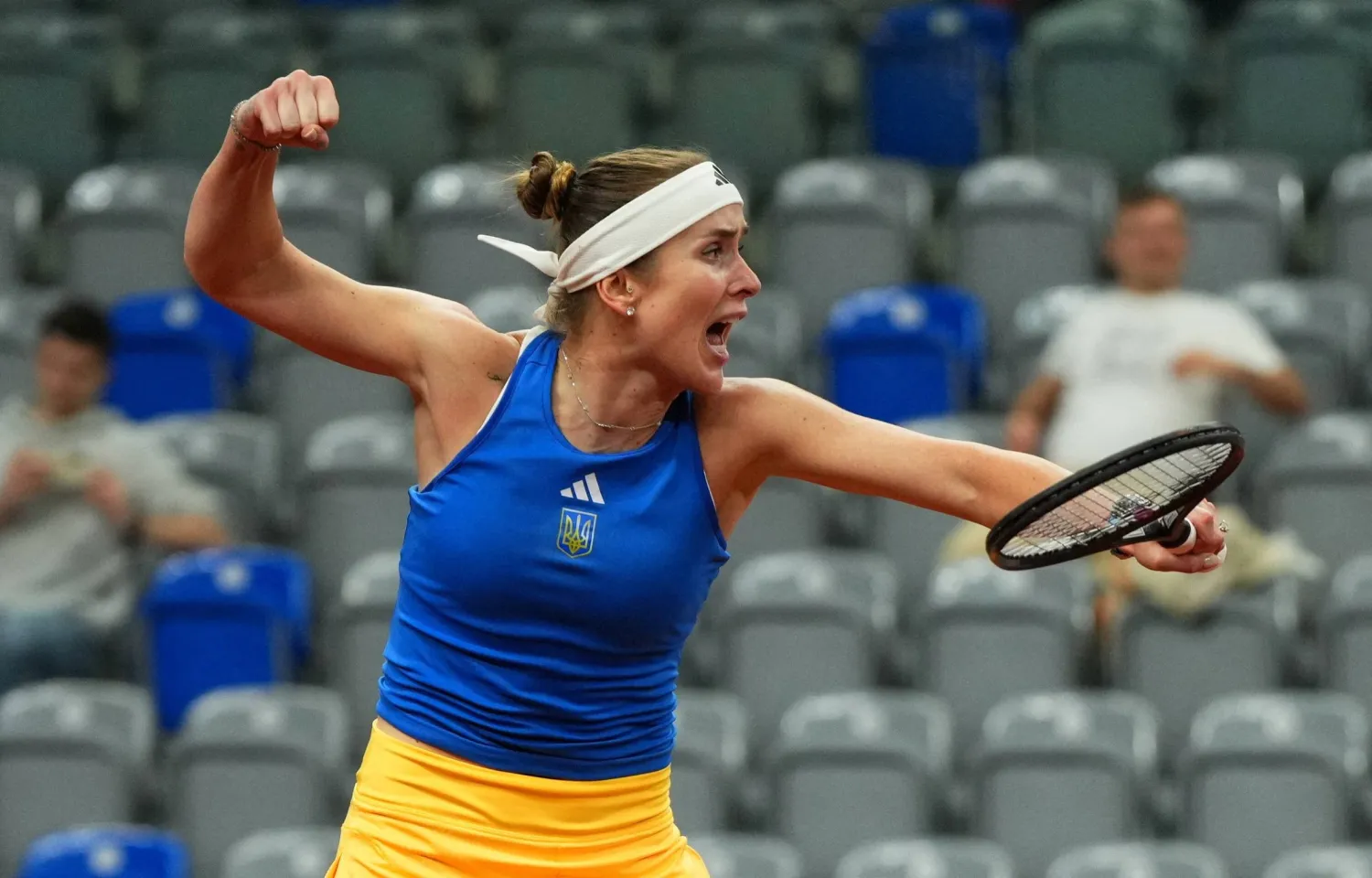 الأوكرانية إيلينا سفيتولينا بطلة روان (رويترز)