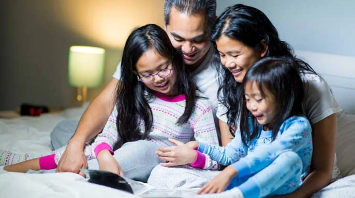 الفخر والاعتزاز بالأبناء يعزز الصحة النفسية للآباء (جامعة كاليفورنيا)