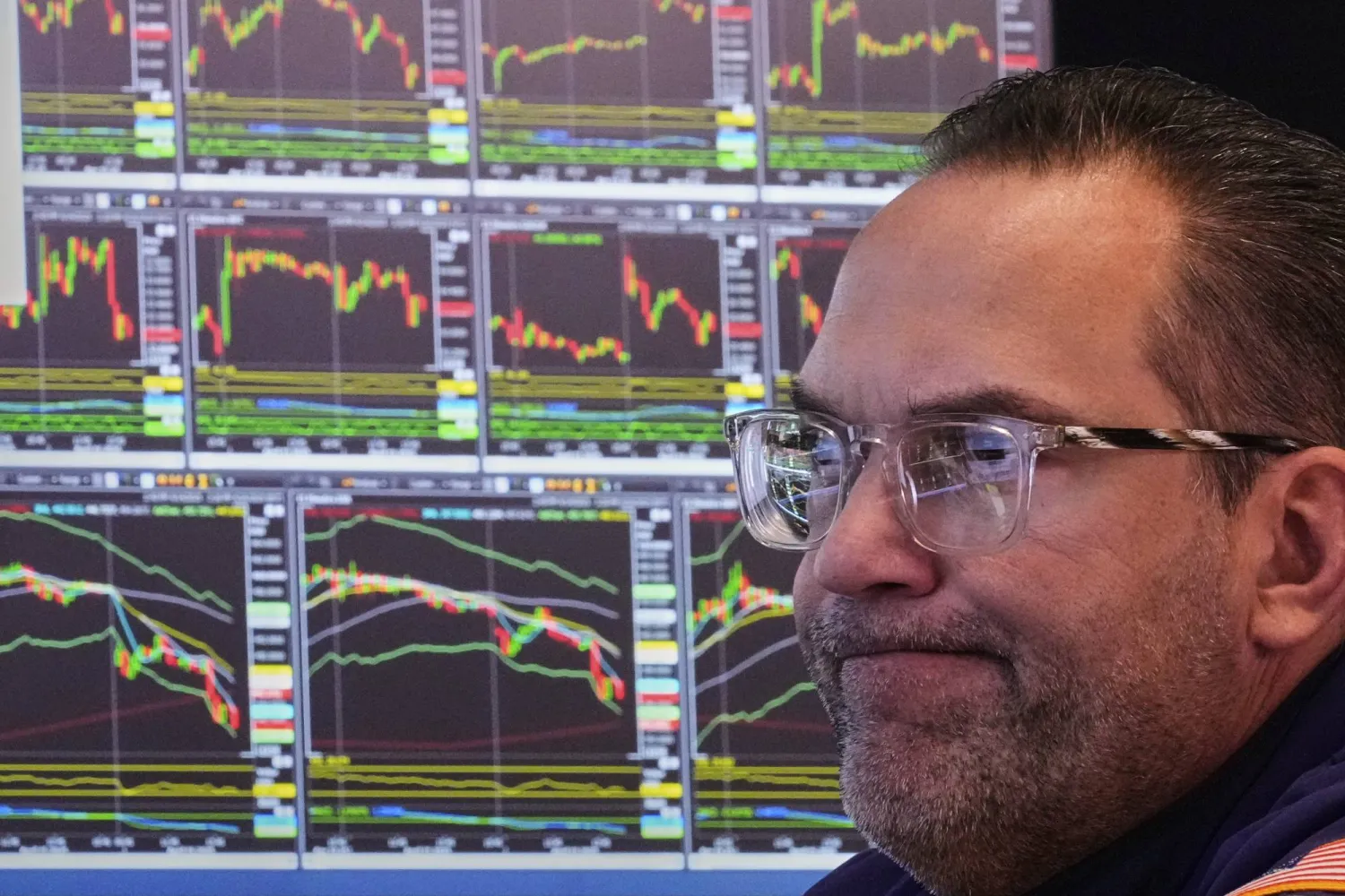 متداول في قاعة بورصة نيويورك للأوراق المالية (أ.ب)