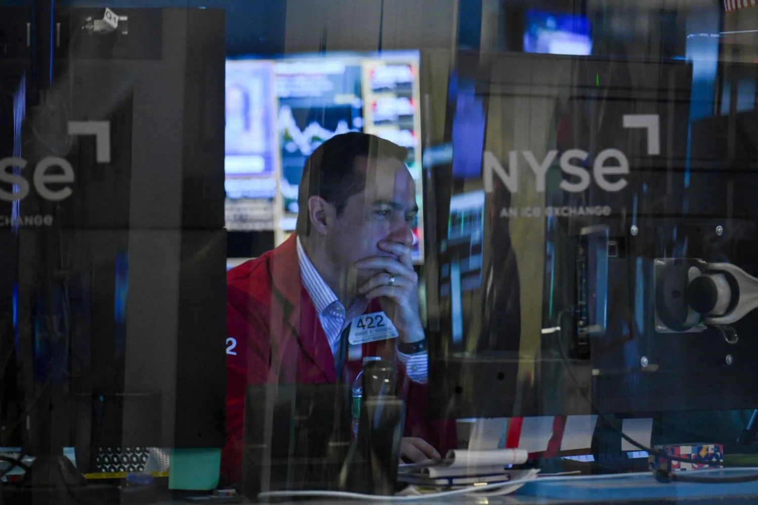 متداول يعمل في بورصة نيويورك (أ.ف.ب)