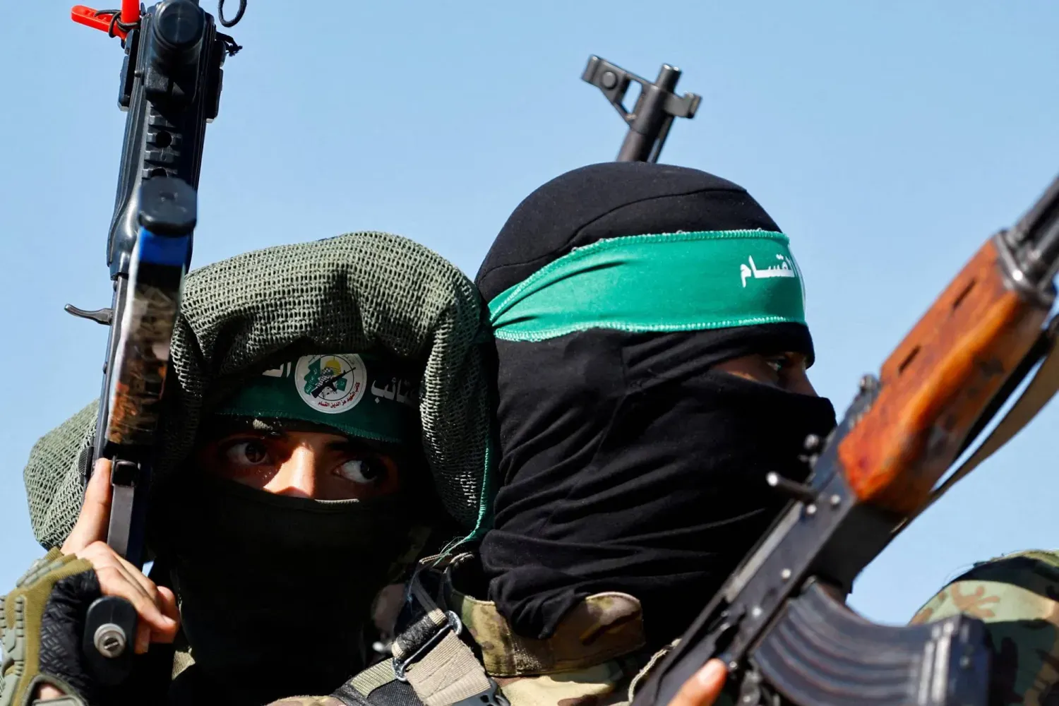 Hamas'ın askeri kanadı Kassam Tugayları’nın iki üyesi (Reuters- arşiv)