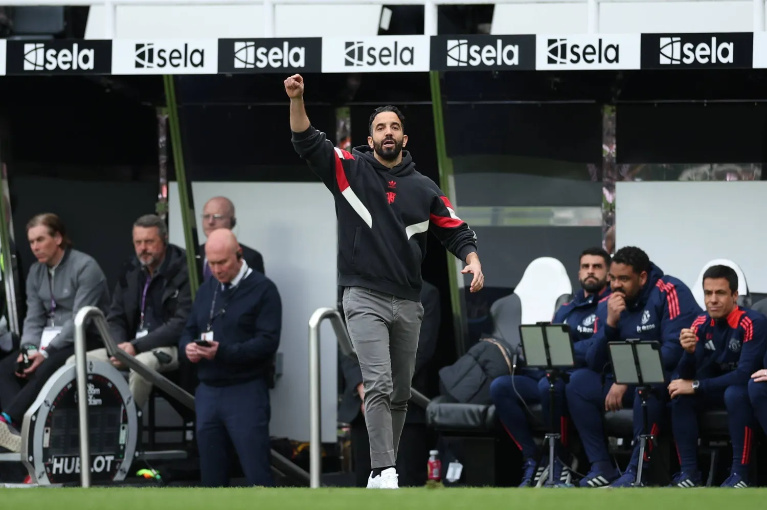 أموريم مدرب يونايتد مازال في حيرة للوصول لتطبيق إسلوب ناجح مع الفريق (ا ب ا)