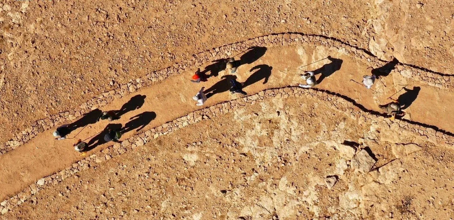 العديد من المسارات نجحت مبادرة «درب» في ابتكارها للمشاة (واس)