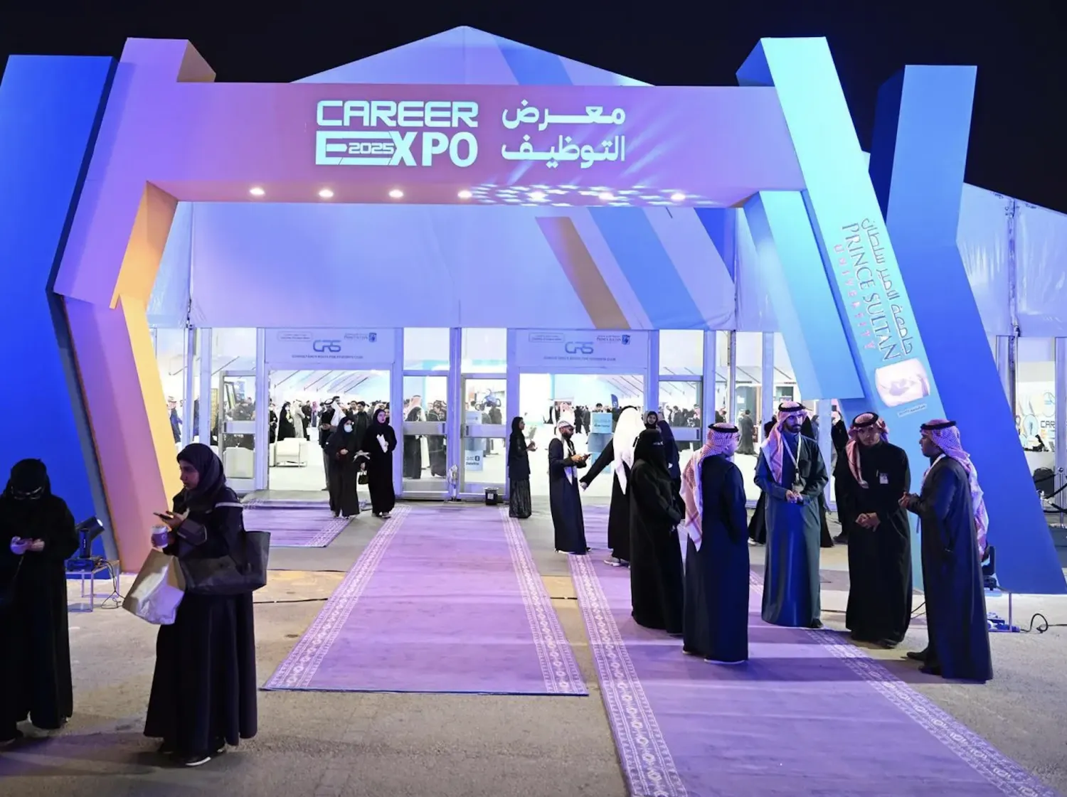 جانب من معرض للتوظيف أُقيم مؤخراً في السعودية (الشرق الأوسط)