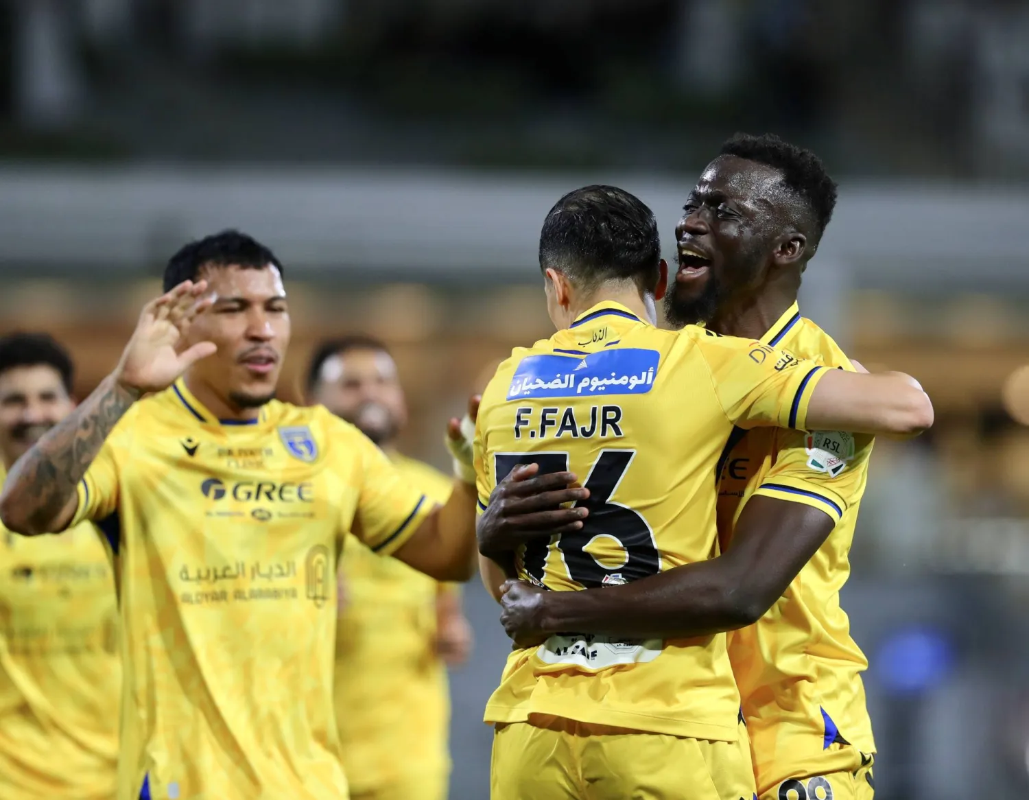 فرحة تعاونية بعد أحد الأهداف (تصوير: عبد العزيز النومان)