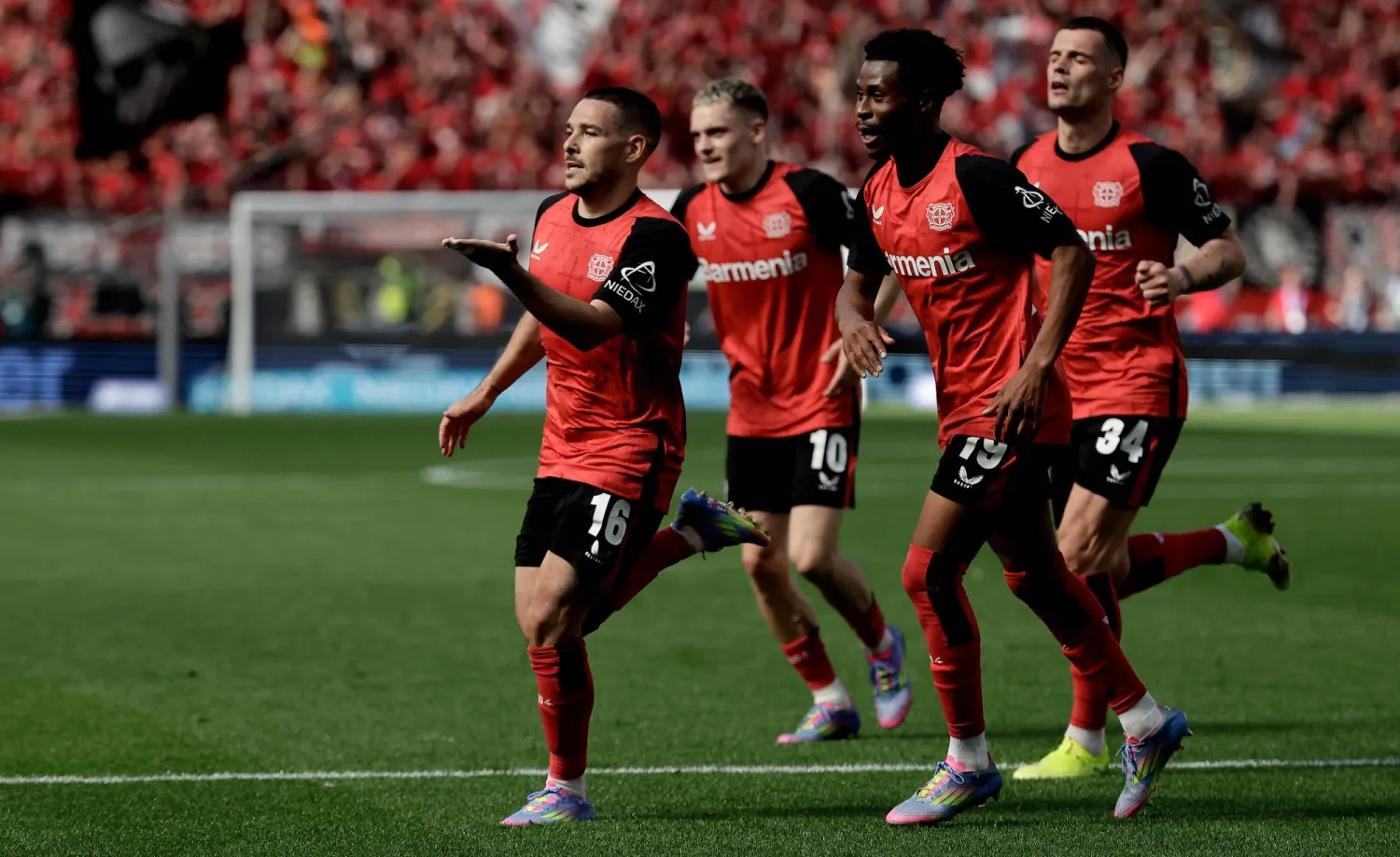 بايرن ميونيخ يتقدّم جدول الترتيب برصيد 75 نقطة بفارق ثماني نقاط عن ليفركوزن (إ.ب.أ)