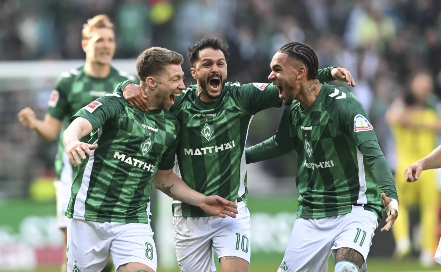 بريمن رفع رصيده إلى 46 نقطة في المركز الثامن بفارق نقطتين عن دورتموند (أ.ب)