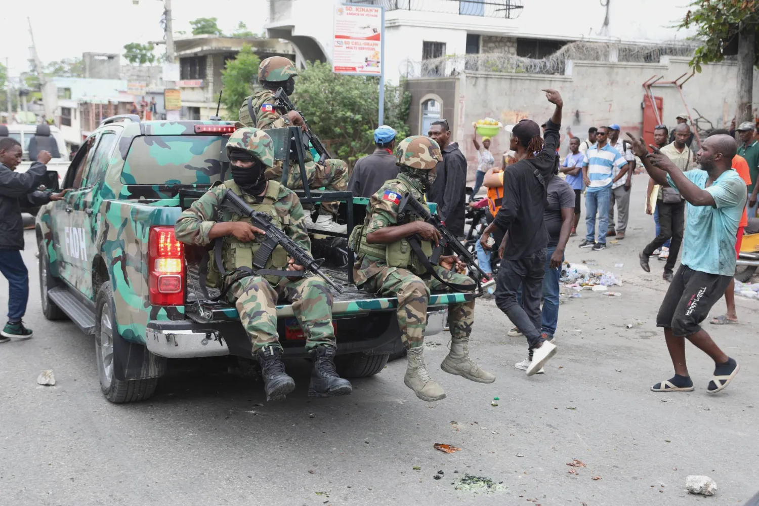 جنود من هايتي خلال دورية في العاصمة بور-أو-برنس (أ.ب)