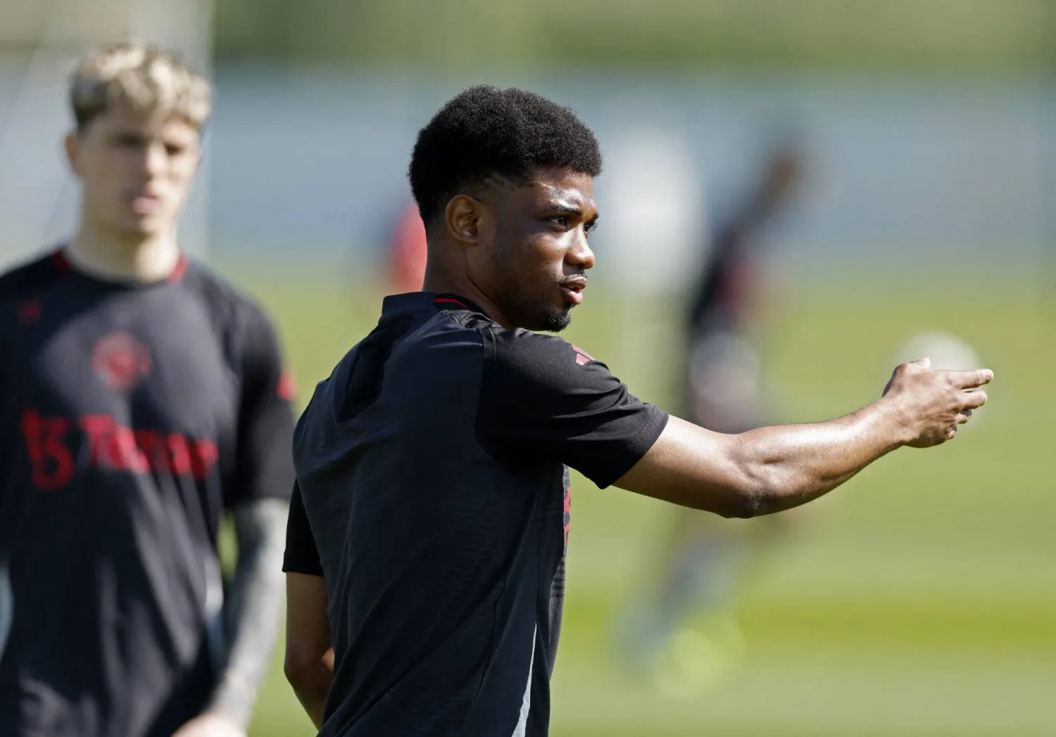 ديالو خلال مشاركته في تدريبات مانشستر يونايتد (رويترز)