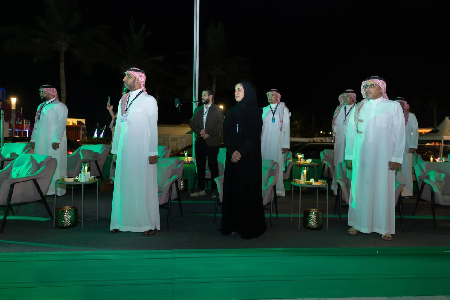 الأمير خالد بن سلطان وأضواء العريفي وعبد العزيز المسعد خلال حفل انطلاق الرالي (الشرق الأوسط)