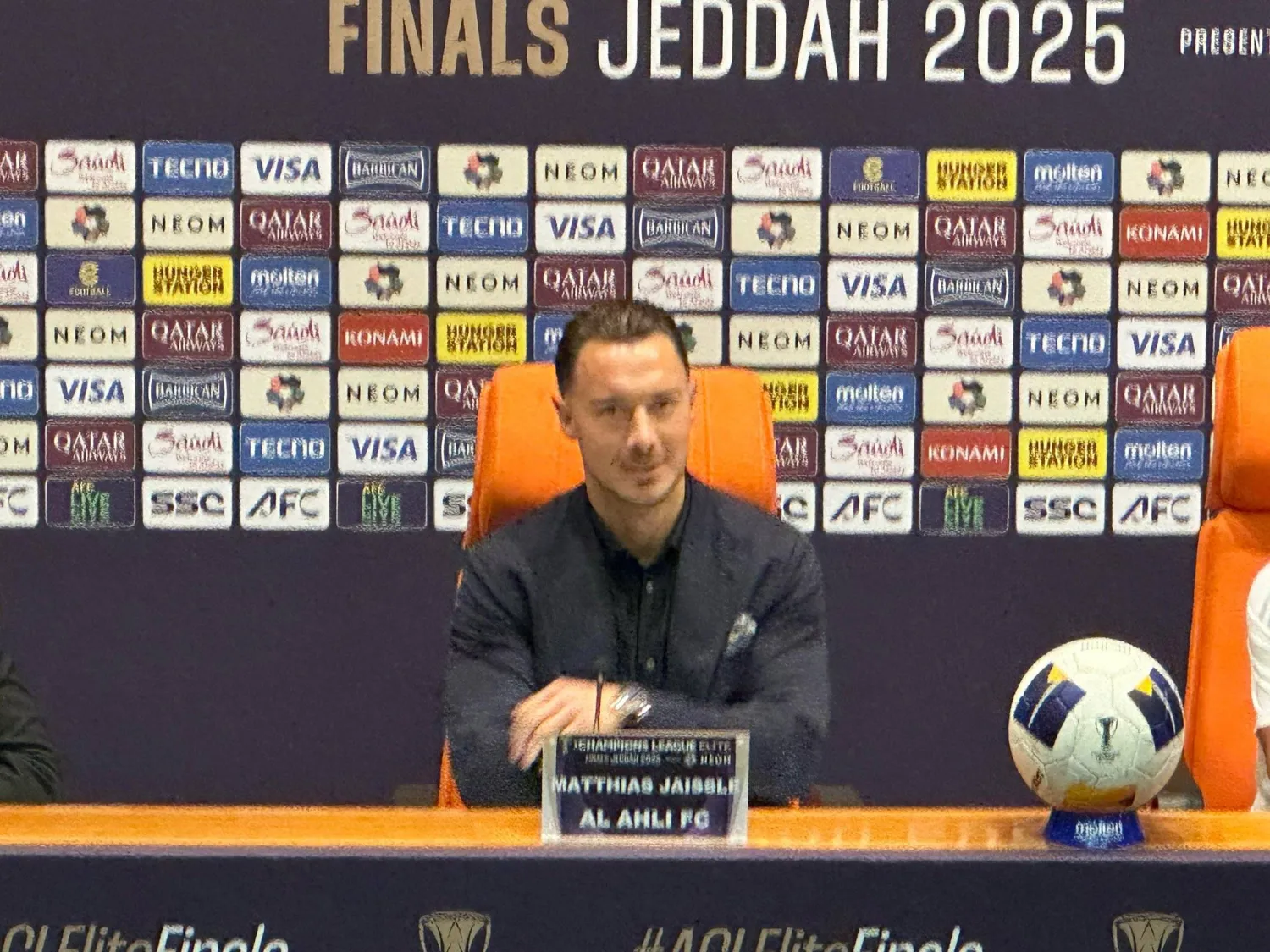 يايسله خلال المؤتمر الصحافي للمباراة النهائية (الشرق الأوسط)