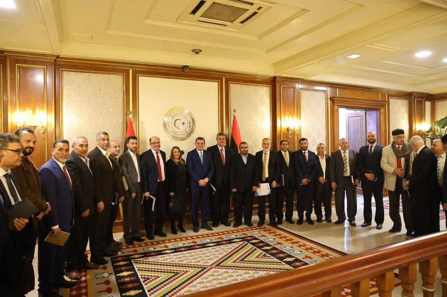 لقاء سابق بين الدبيبة وعدد من الأحزاب الليبية (المكتب الإعلامي لرئيس حكومة الوحدة)