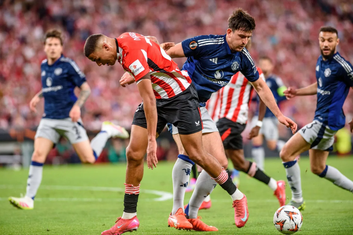 تمريرة مغواير تصدرت وسائل التواصل الاجتماعي (إ.ب.أ)