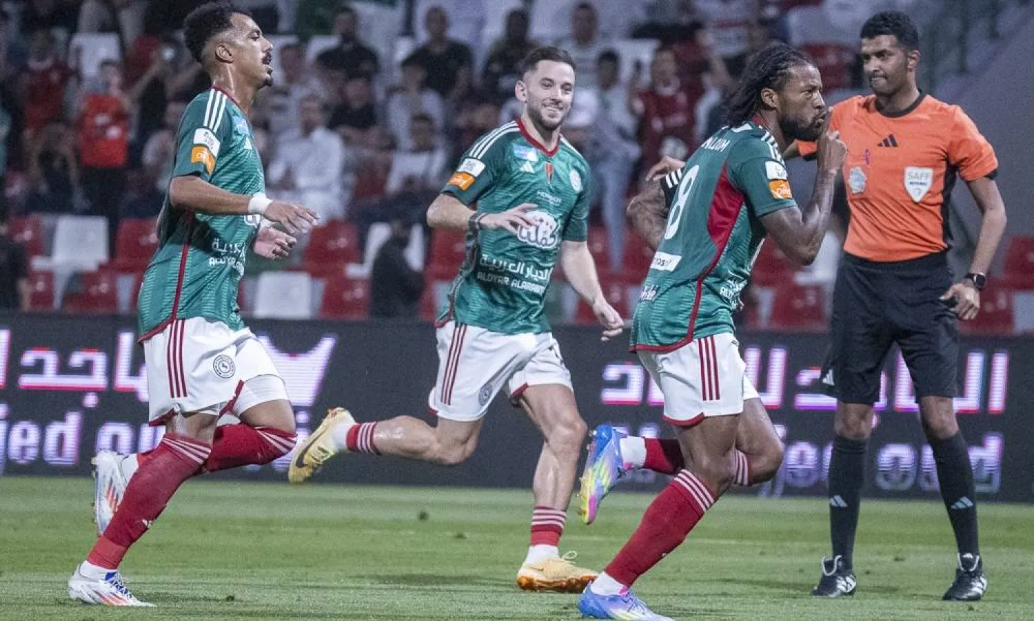 فينالدوم سجل هدفي الاتفاق في الخليج (تصوير: سعد الدوسري)