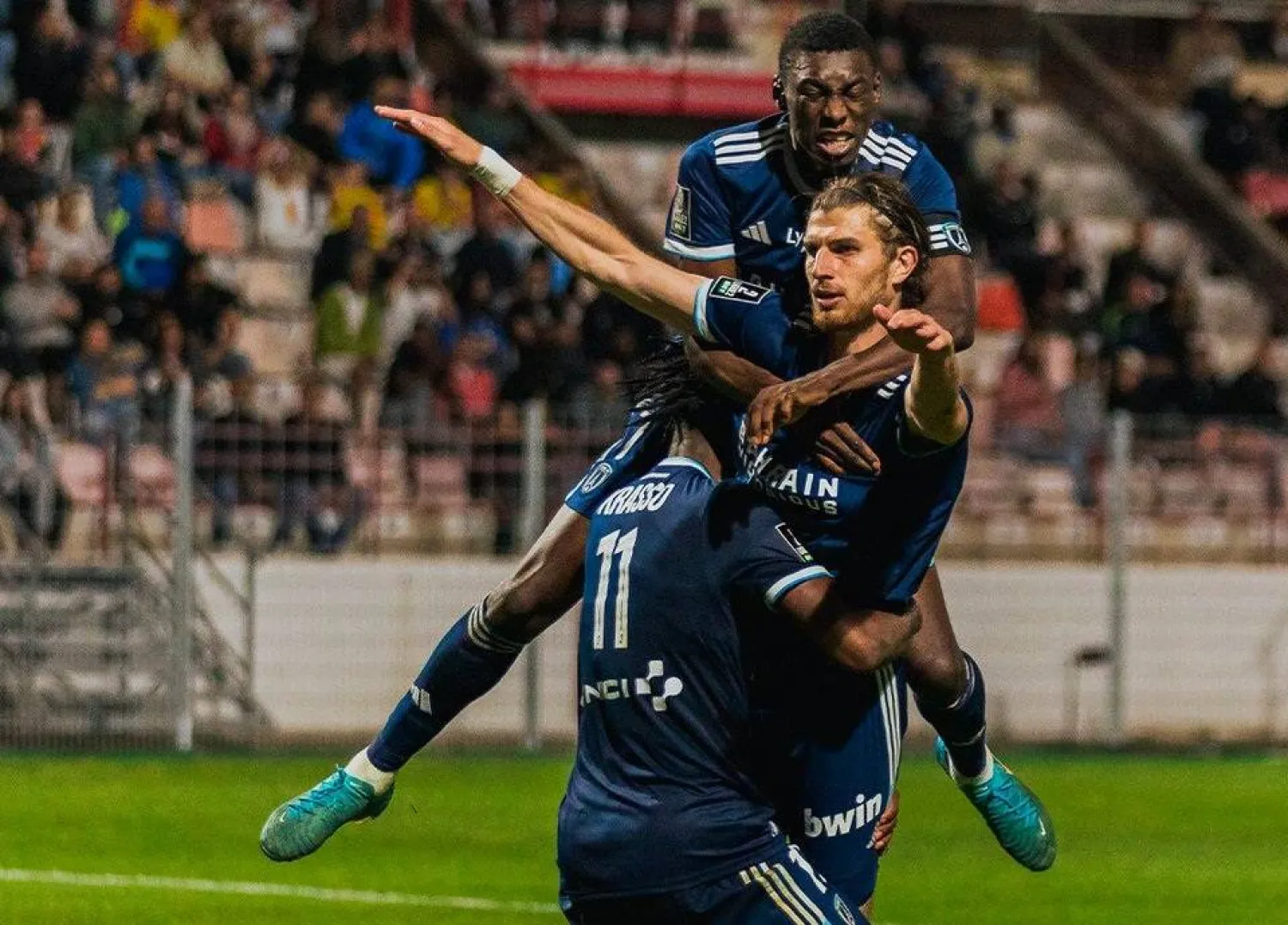 فرحة لاعبي باريس أف سي بهدف التعادل (الشرق الأوسط)