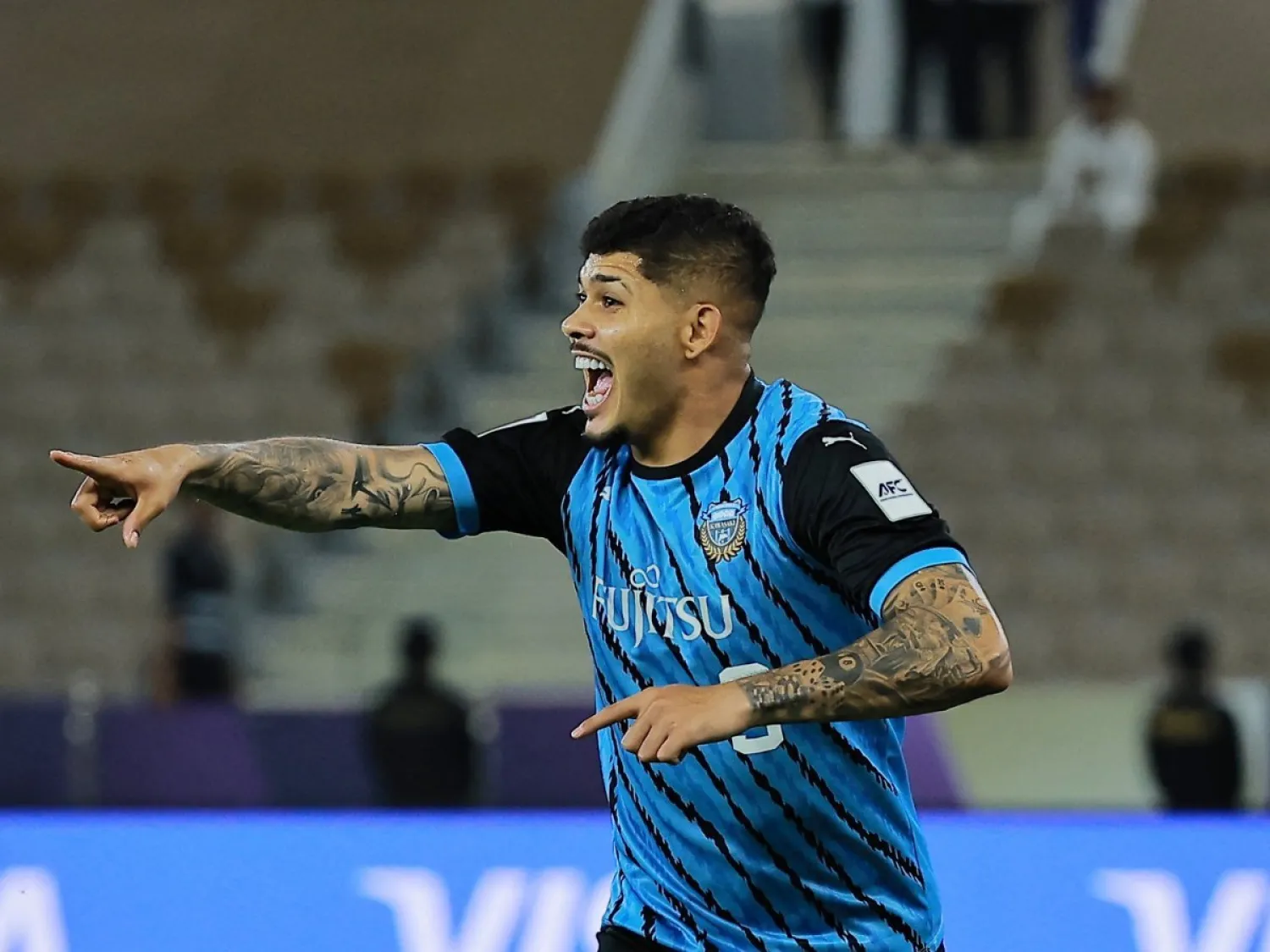 البرازيلي أريسون أحد أبرز الأوراق الهجومية في كاواساكي الياباني (رويترز)