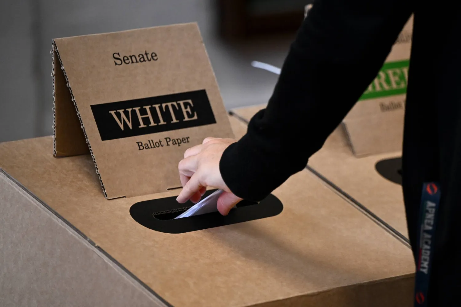 جانب من التصويت في الانتخابات العامة في ملبورن (د.ب.أ)