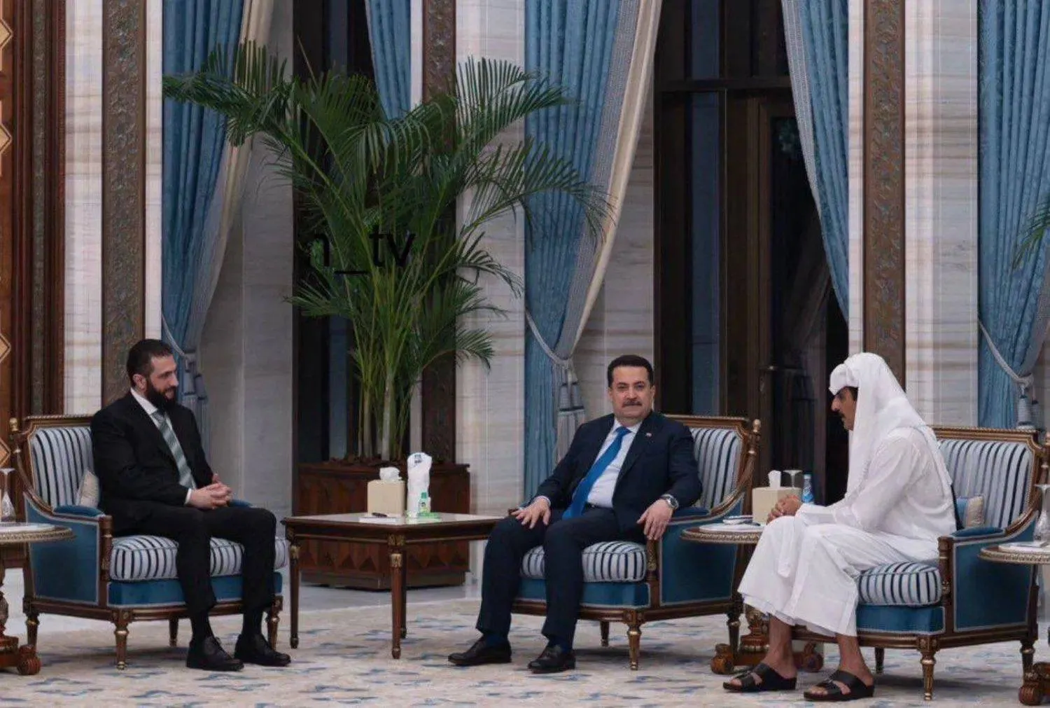 Photo showing Qatari Emir Tamim bin Hamad (right), Iraqi Prime Minister Mohammed Shia Al-Sudani, and Syrian President Ahmed al-Shaara (INA)