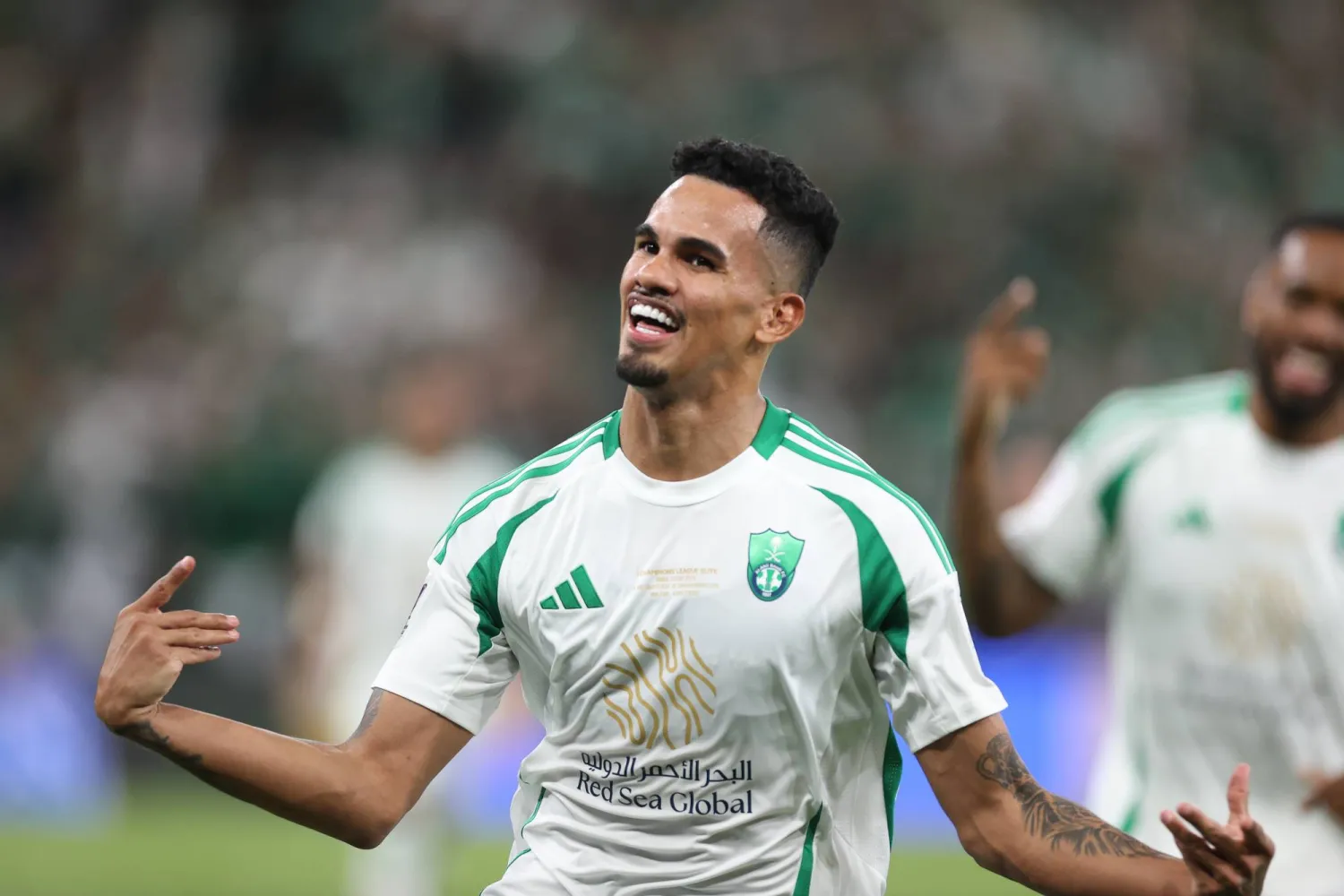 جالينو محتفلاً بهدفه في الشباك اليابانية (تصوير: عدنان مهدلي)