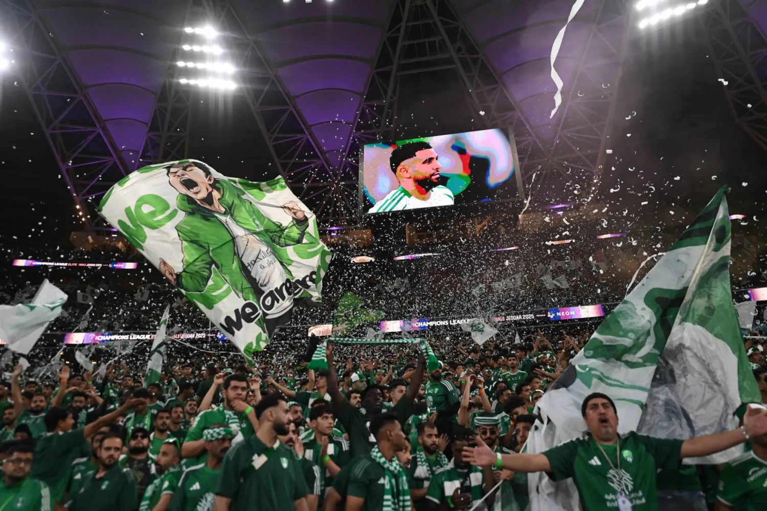 لحظة احتفال جماهير الأهلي باللقب الآسيوي الكبير (تصوير: علي خمج)