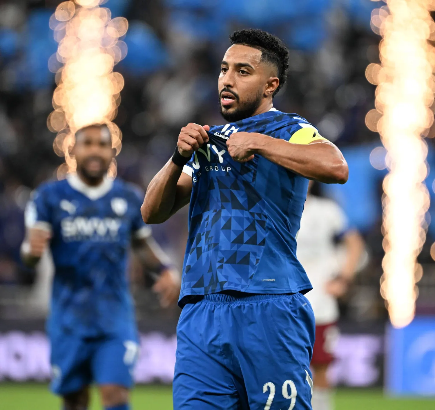 الدوسري يحتفل بأحد أهدافه في البطولة الآسيوية (تصوير: علي خمج)