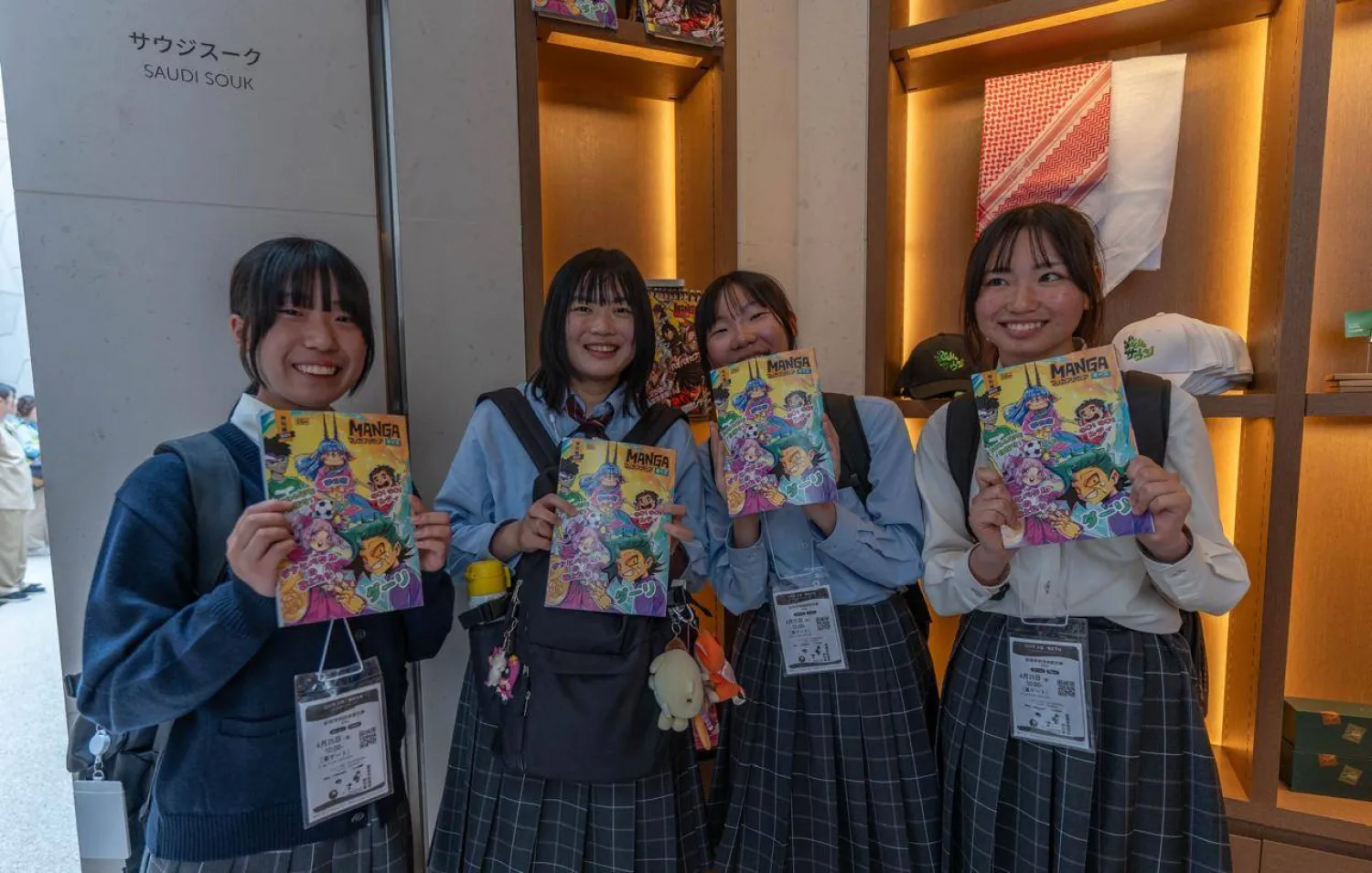 نسخة خاصة باللغة اليابانية لكل من مجلة «مانجا» العربية للصغار والشباب في «إكسبو» أوساكا