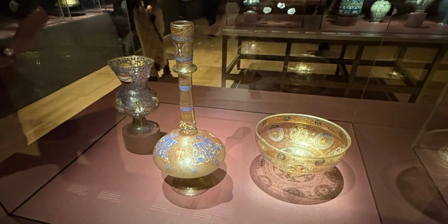 شفافية الزجاج (دليل المعرض)