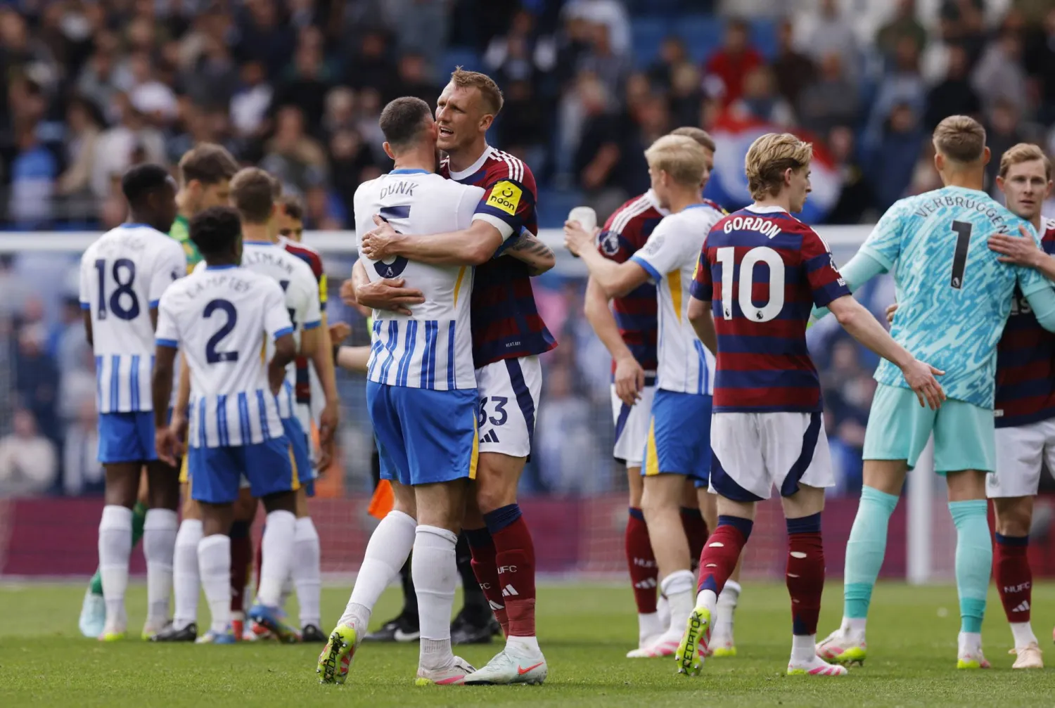 يحتل نيوكاسل المركز الرابع برصيد 63 نقطة قبل ثلاث مباريات متبقية (رويترز)