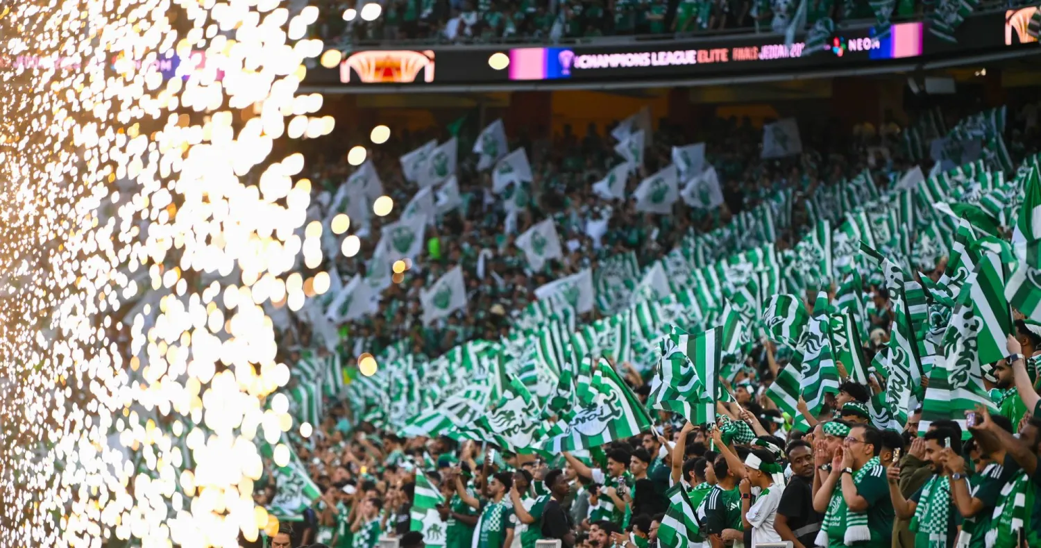 جماهير الأهلي سجلت موقفا بطوليا مع فريقها (تصوير: علي خمج)