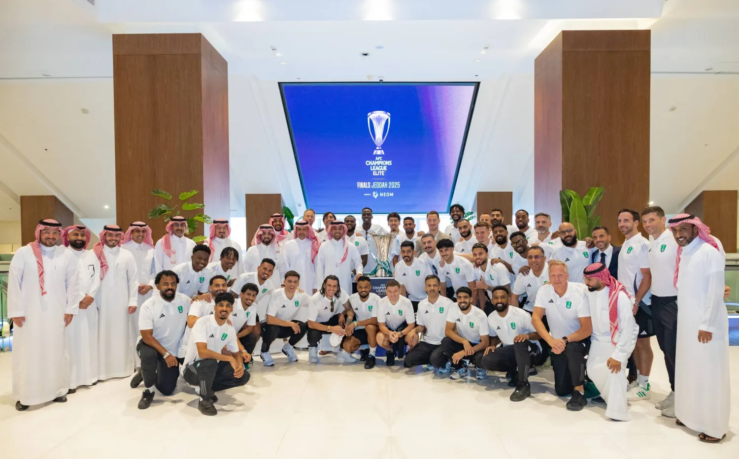 استقبل وزير الرياضة رئيس وأعضاء مجلس إدارة النادي الأهلي (النادي الأهلي)