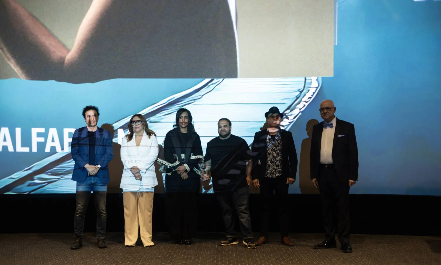 ​المخرج توفيق الزايدي يتسلم جائزة أفضل ممثل (إدارة المهرجان)