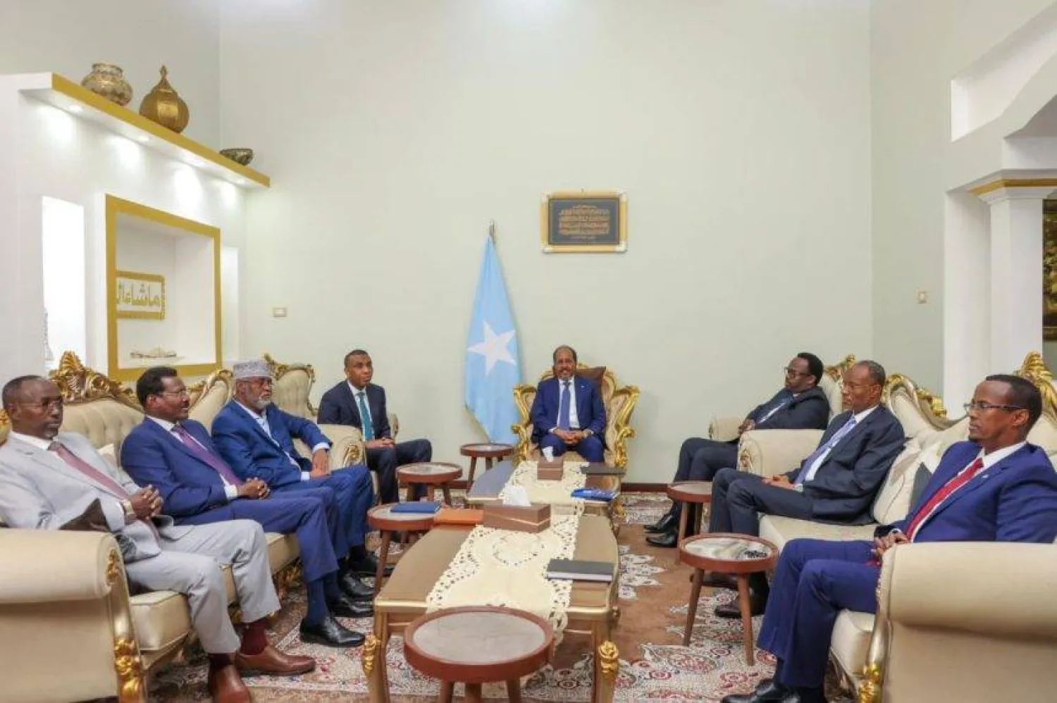 الرئيس الصومالي يترأس اجتماعا سابقاً لـ«المجلس الاستشاري الوطني» في العاصمة مقديشو (وكالة الأنباء الصومالية)