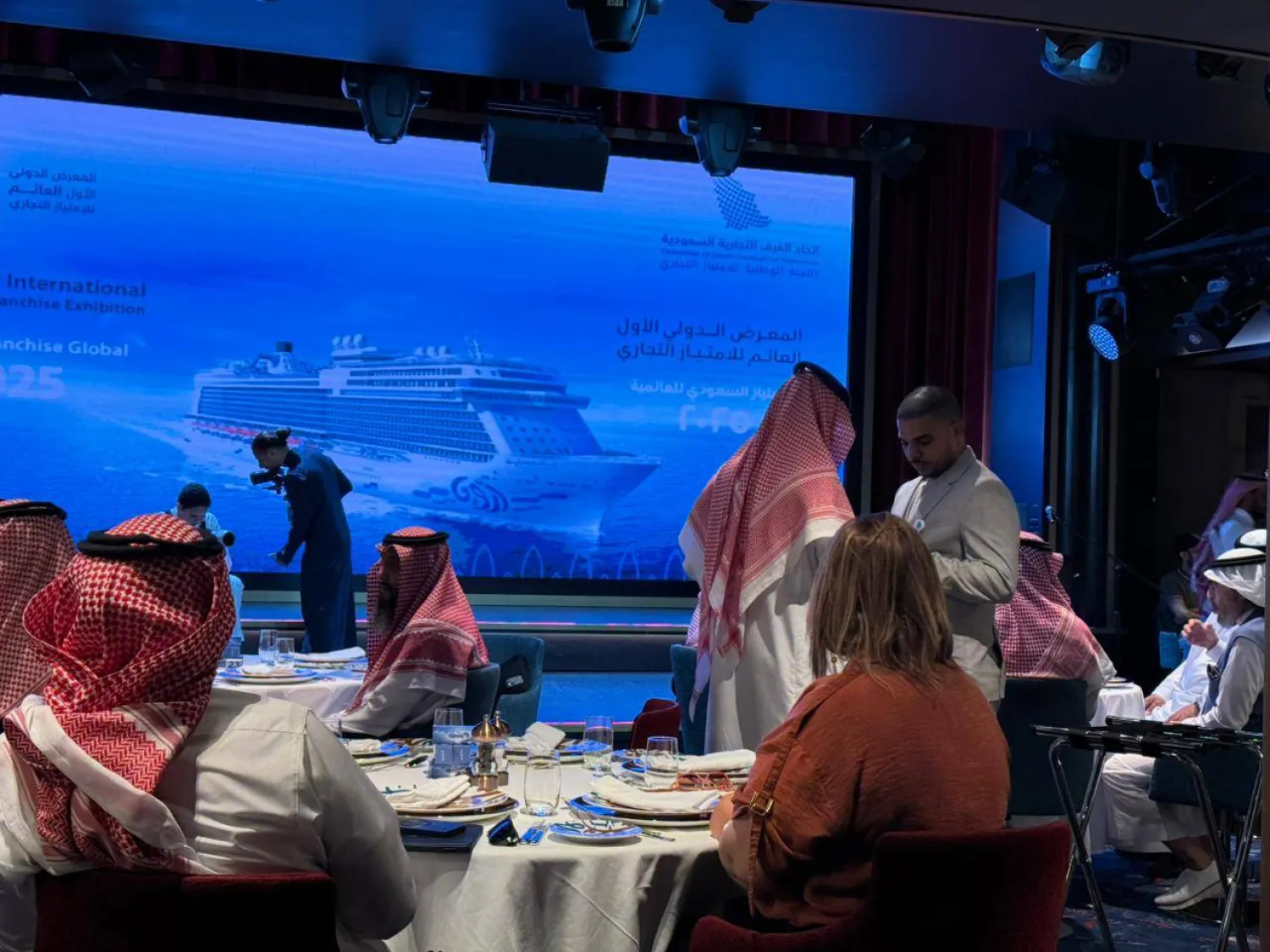 خلال افتتاح فعاليات المعرض الدولي الأول العائم للامتياز التجاري (الشرق الأوسط)