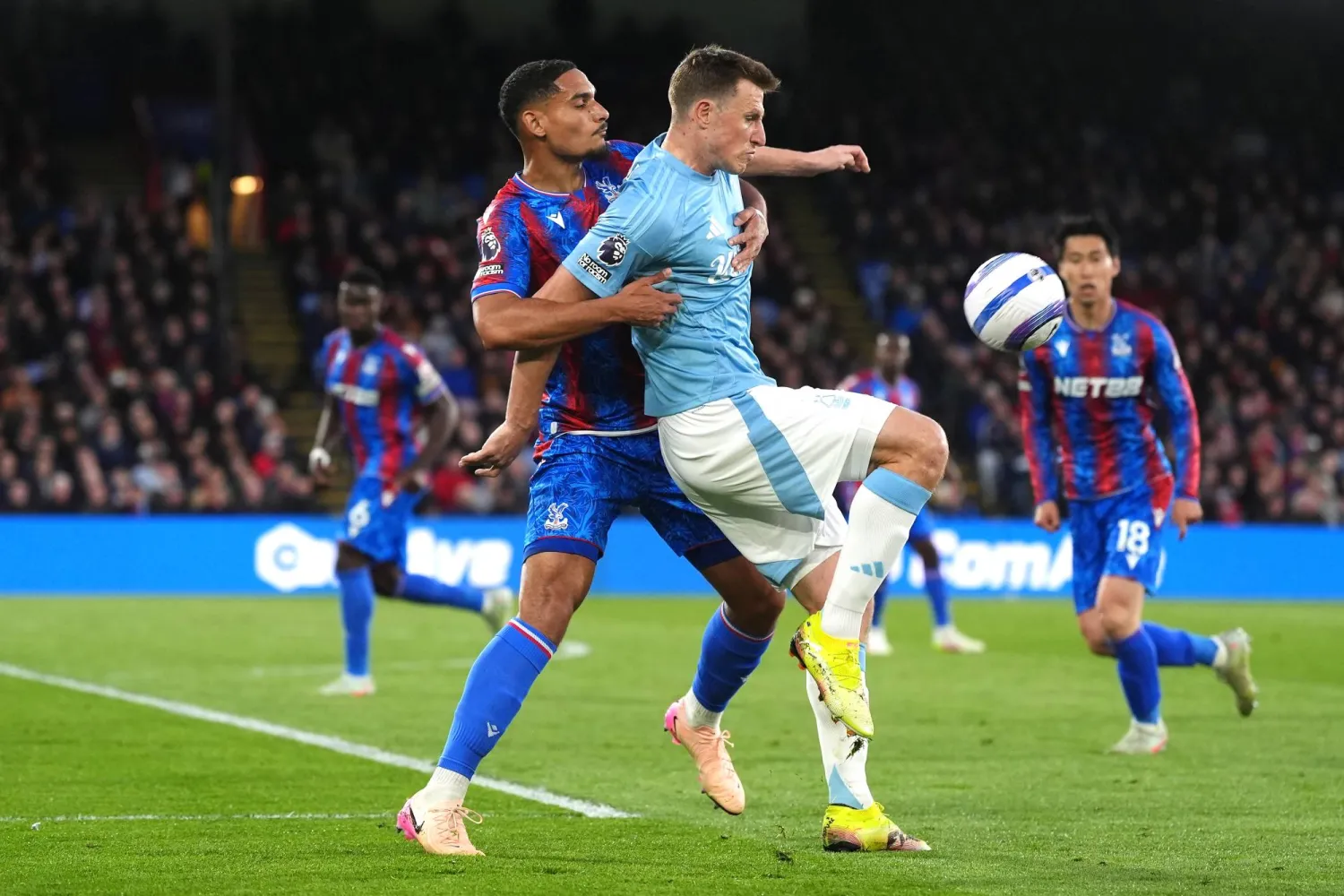 نوتنغهام فورست أصبح رصيده 61 نقطة في المركز السادس (د.ب.أ)