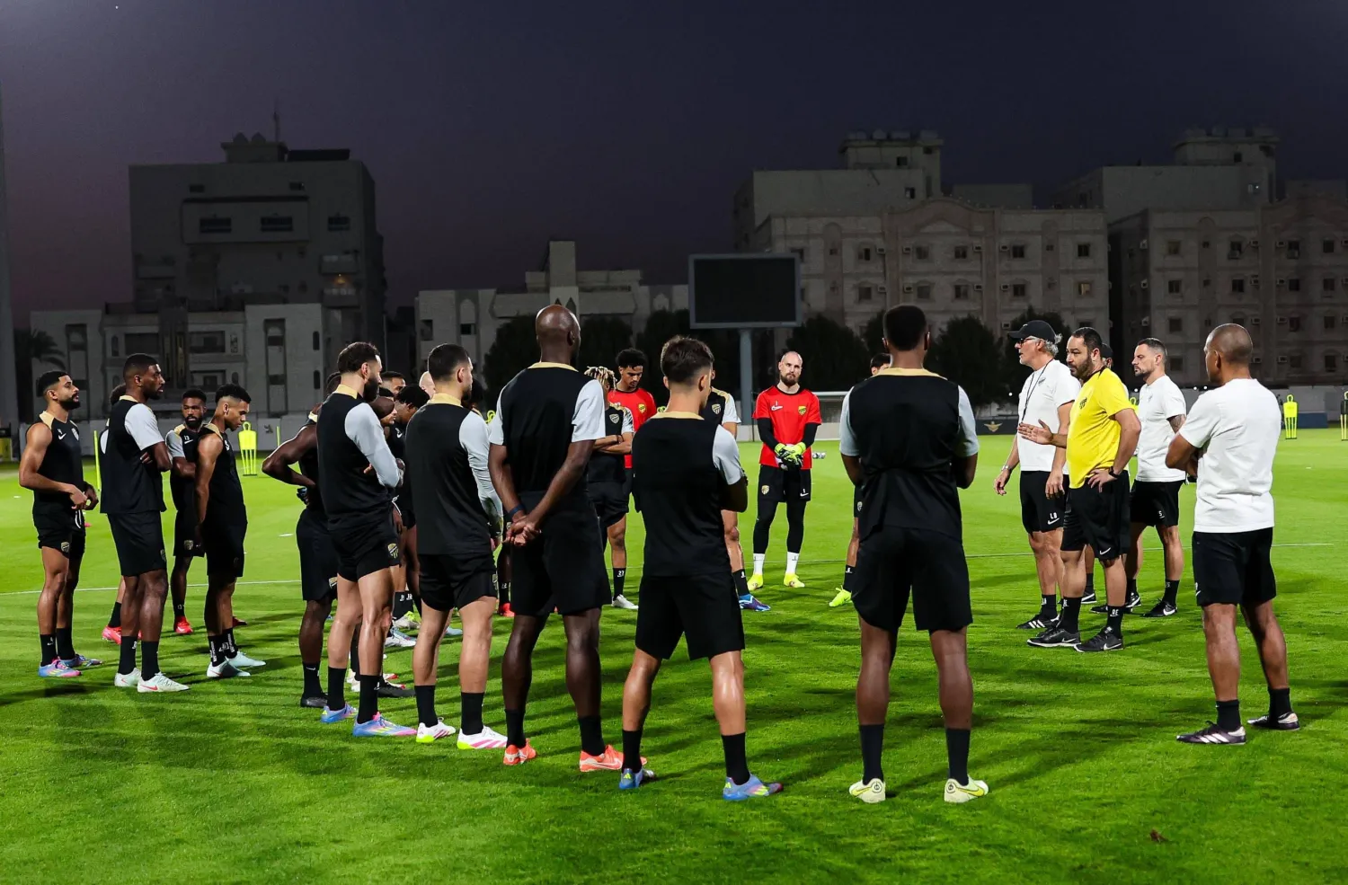 لاعبو الاتحاد خلال التحضيرات لمواجهة النصر (نادي الاتحاد)