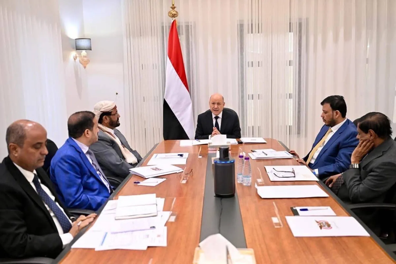 المجلس الرئاسي اليمني يتعهد بتخفيف المعاناة الإنسانية في كل أنحاء البلاد (إعلام رئاسي)