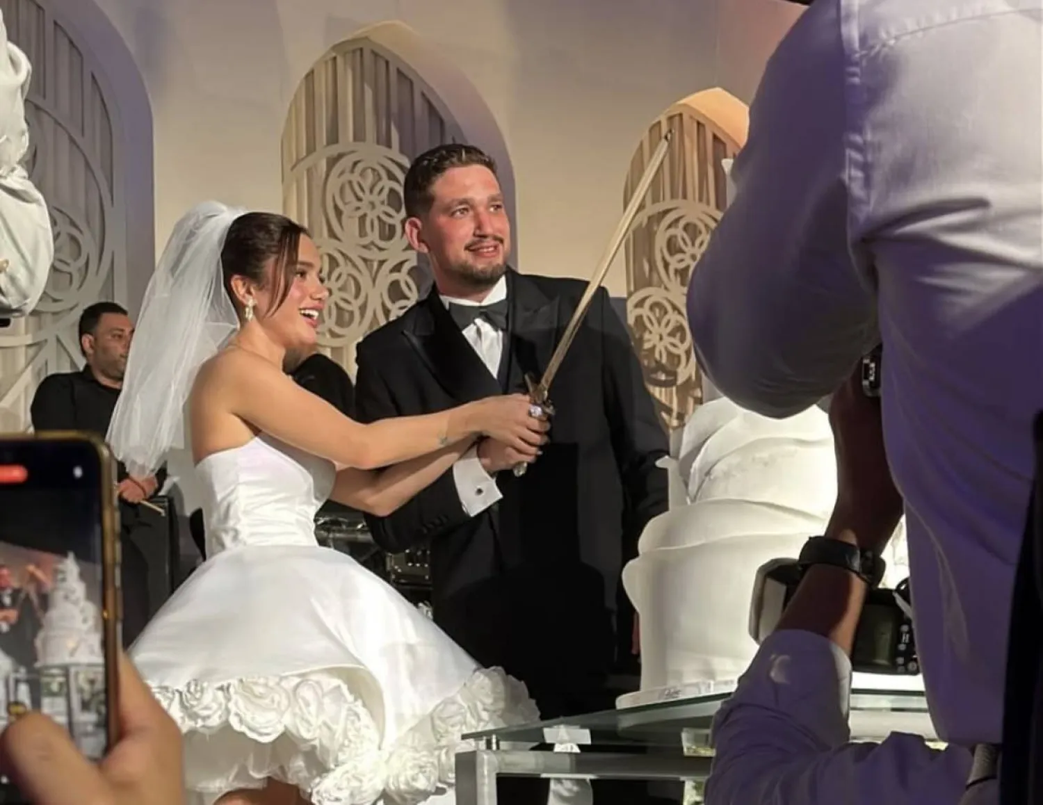 لقطة من حفل زفاف رئيس (حساب زوجها على فيسبوك)