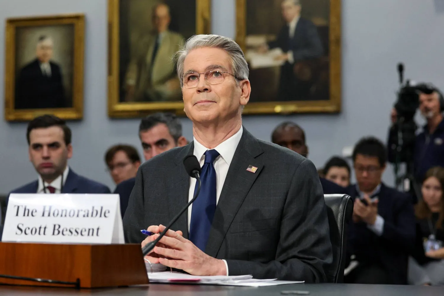 بيسنت يدلي بشهادته أمام جلسة استماع رقابية للجنة الفرعية للمخصصات والخدمات المالية في مجلس النواب (رويترز)