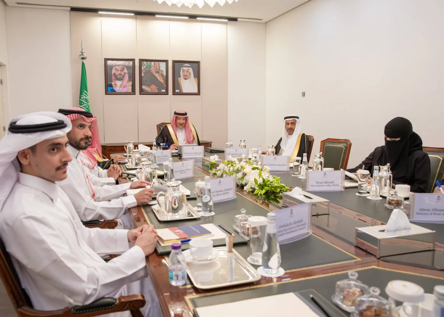 نائب وزير الخارجية السعودي خلال ترؤسه اجتماع اللجنة مع نظيره التركي عبر الاتصال المرئي (واس)