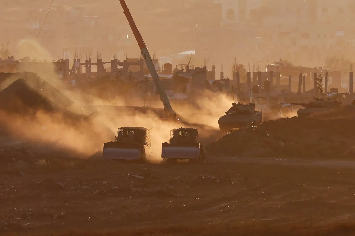 وزير بريطاني يقول إنه يعارض بشدة توسيع عمليات إسرائيل (أ.ف.ب)