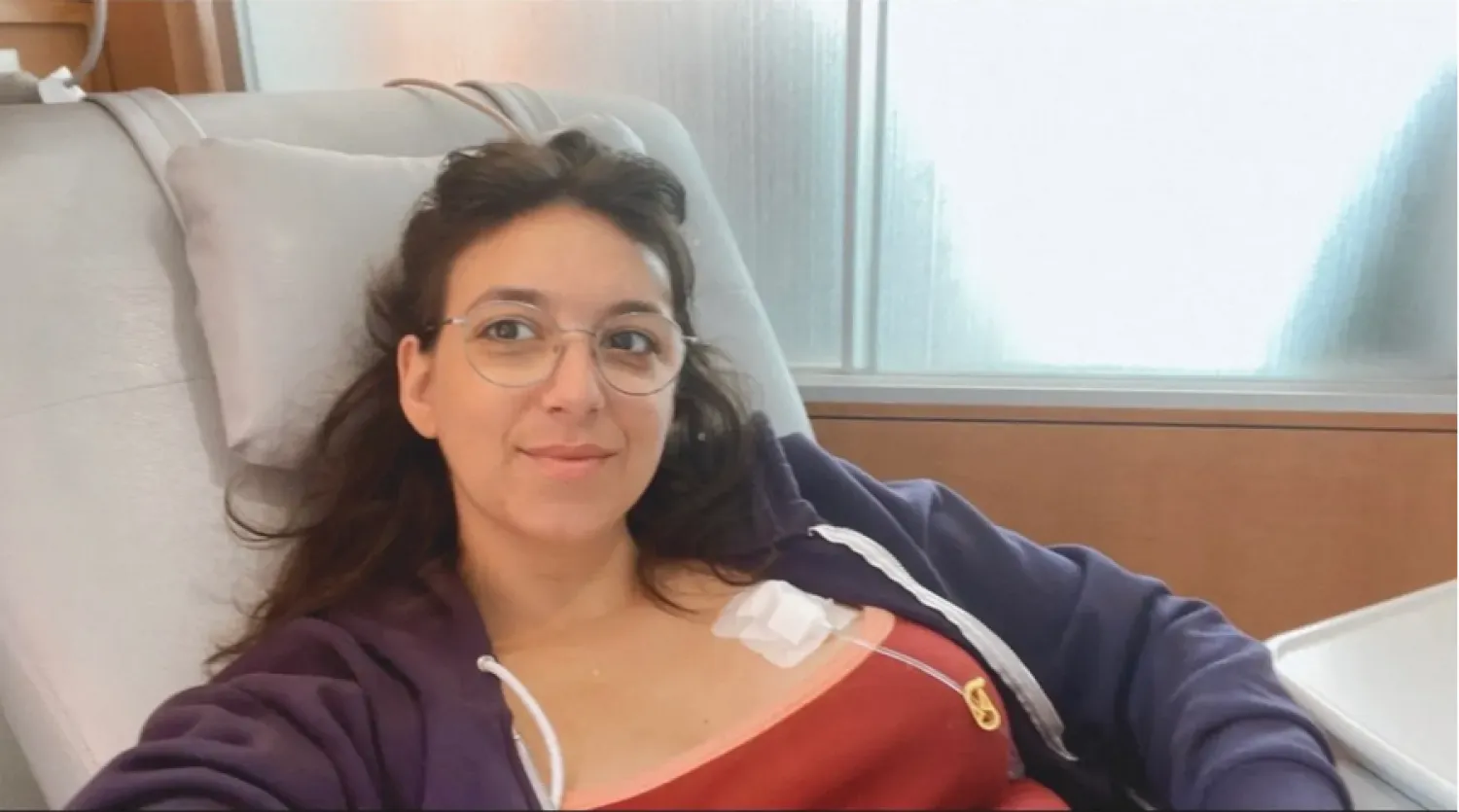 إيما ديميري في صورة عام 2021 خلال جلسة علاج بالعلاج المناعي (فوكس نيوز)