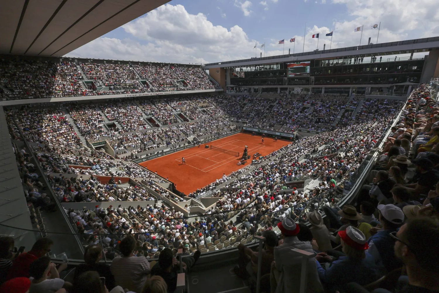 تُعرَف البطولة باسم «رولان غاروس» نسبة إلى المجمع الذي يحتضن المنافسات سنوياً (أ.ب)