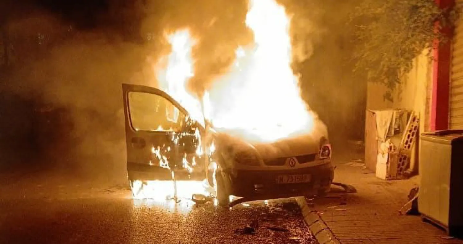 السيارة التي استهدفت في صيدا وأدى استهدافها إلى مقتل عنصر من «حماس» (الوكالة الوطنية للإعلام)