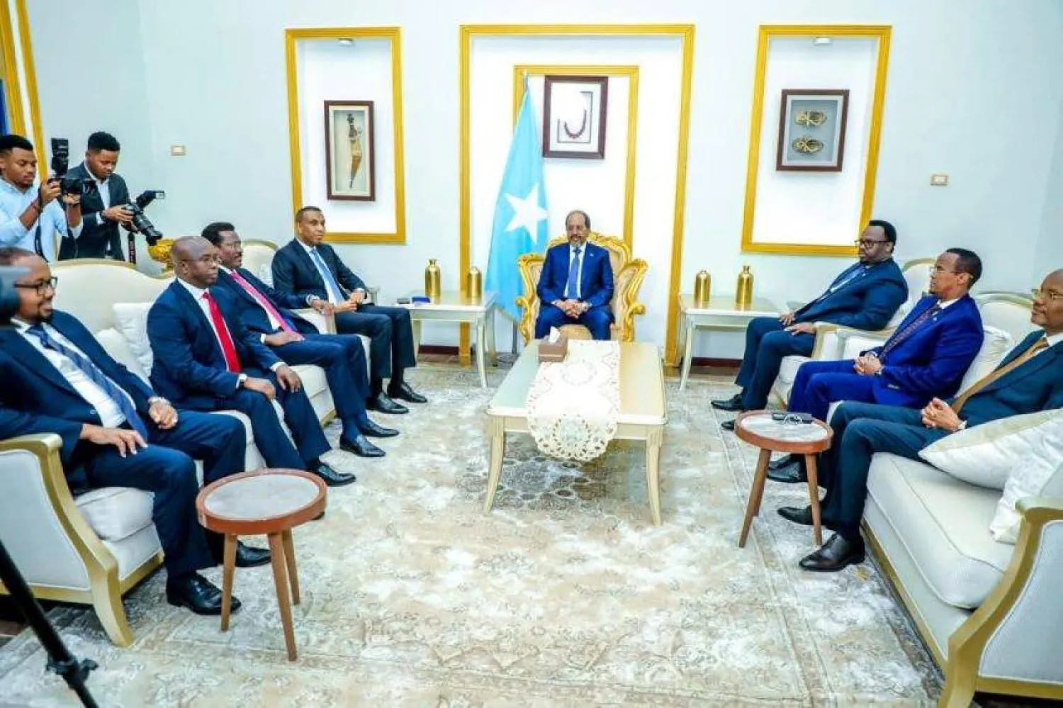 الرئيس الصومالي حسن شيخ خلال أعمال منتدى التشاور الوطني في مقديشو (وكالة الأنباء الصومالية)