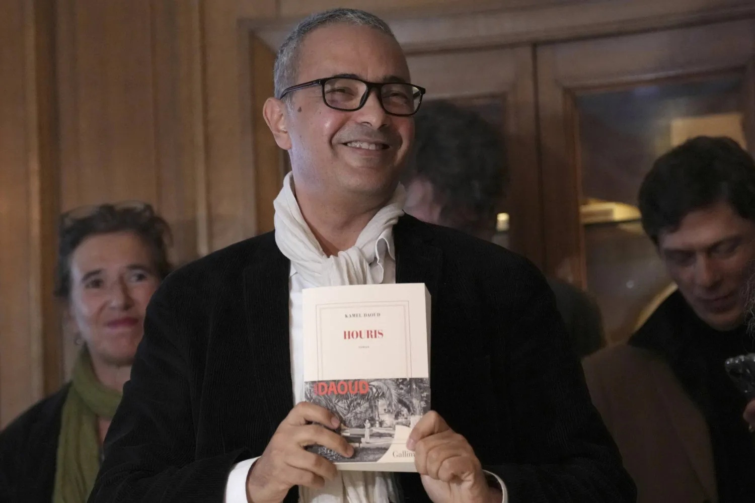 الكاتب الفرنسي - الجزائري كمال داوود (أ.ب)