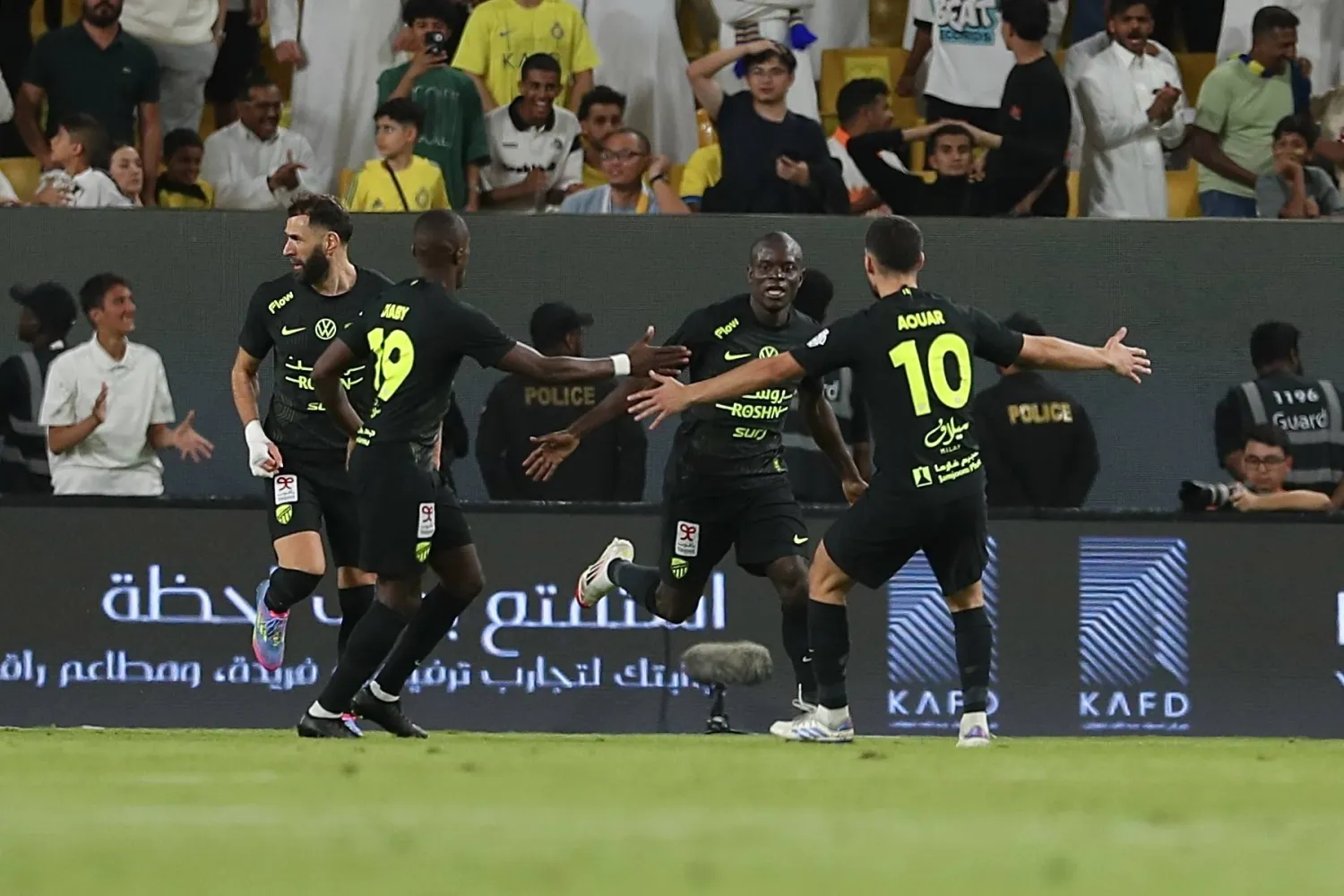 الاتحاد حافظ على فارق الصدارة بفوزه المثير على النصر (تصوير: عبد العزيز النومان)