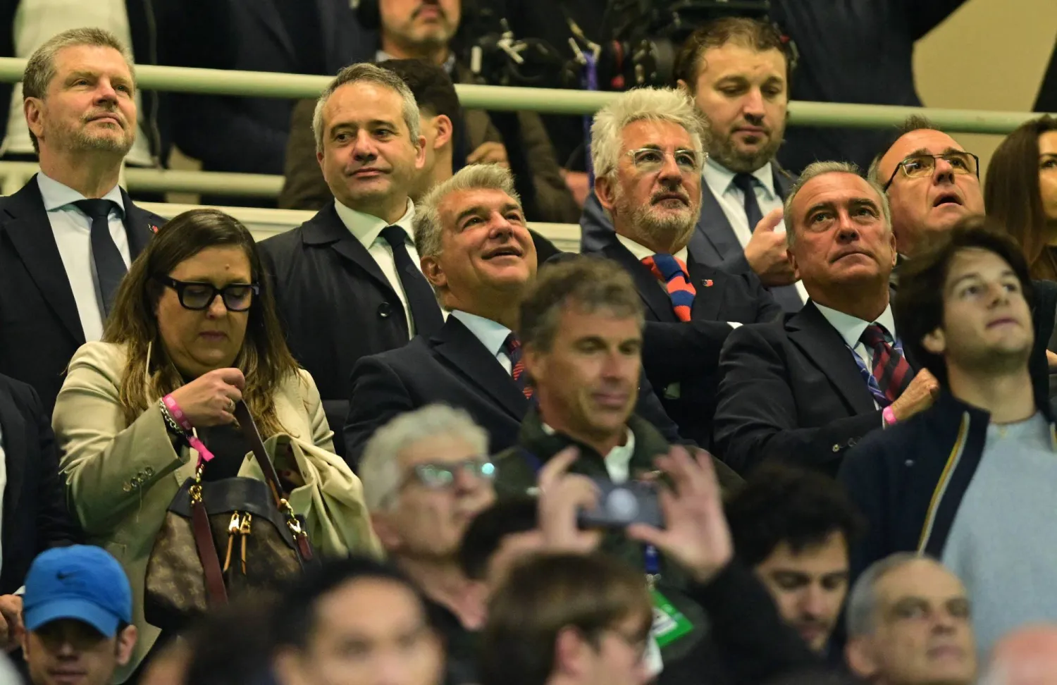 خوان لابورتا خلال حضوره مباراة إنتر وبرشلونة (رويترز)